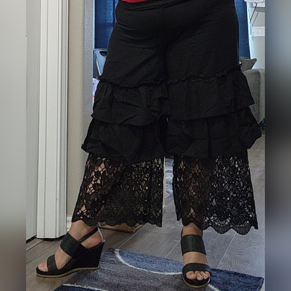 L & B women's black tiered ruffled crochet wide leg cropped pants women's size M